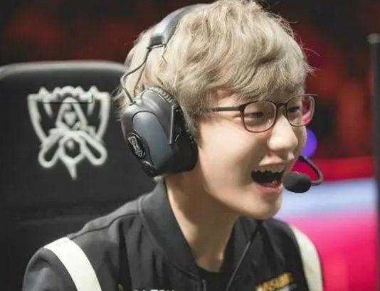 次跳起争顶 次跳起争顶